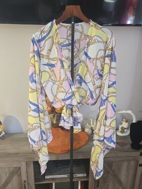 Fashion Nova Pastel Chain Print Tie-Front Blouse